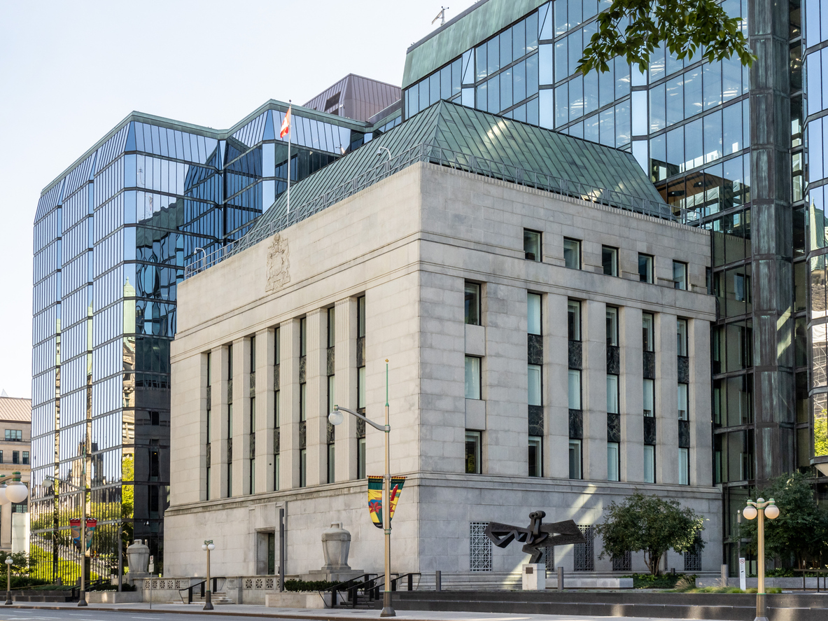 Bank of Canada holds interest rates on cloudy conditions downplaying oil price risk to inflation